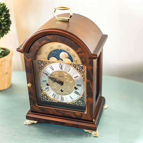 Modern table clock in a walnut finish with a 14 day mechanical movement, 1  - Foods Co.