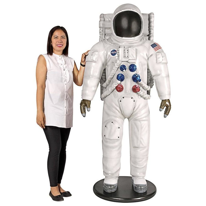 Design Toscano Man on the Moon Astronaut Statue