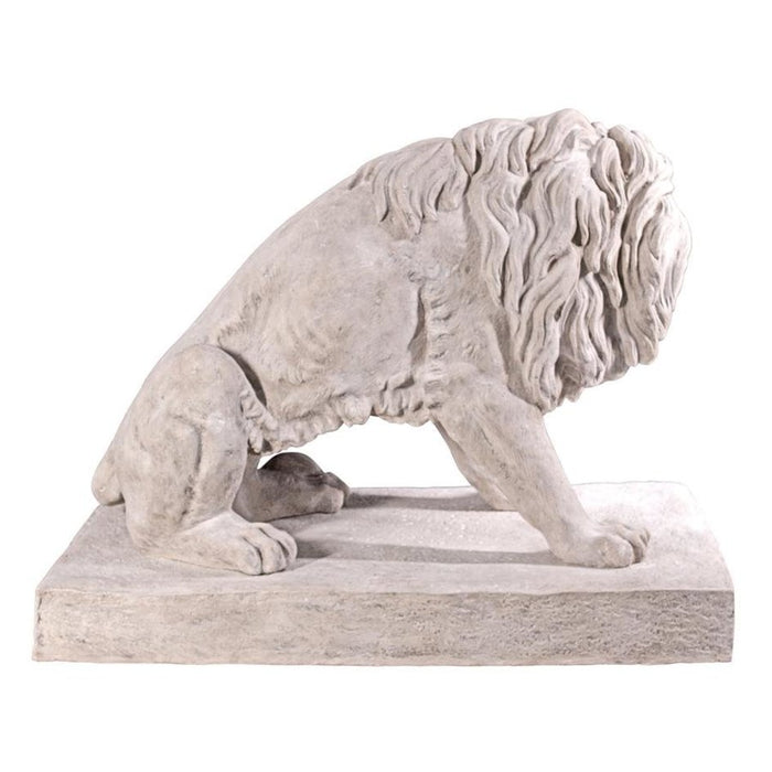 Design Toscano Kingsbury Garden Giant Lion Sentinel Statue: Looking Left